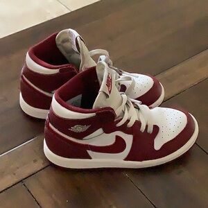 Nike Red and White Sneakers High-Top Classic